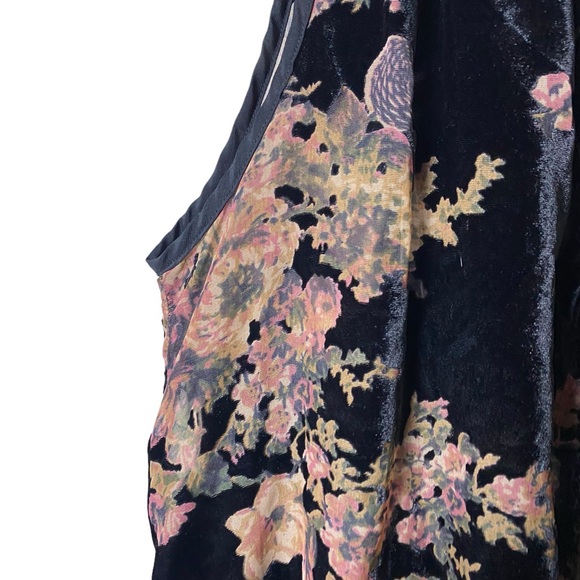 Gimmicks by BKE Black Floral Tunic - Picture 3 of 9